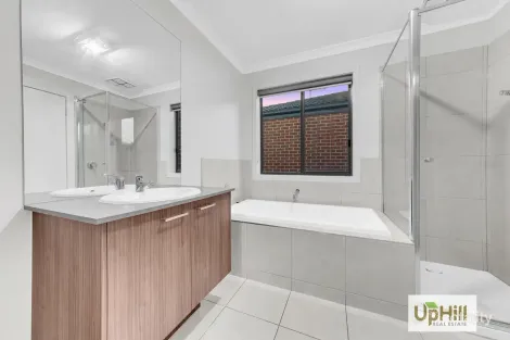 Property photo of 67 Heybridge Street Clyde VIC 3978