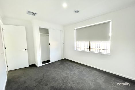 Property photo of 4 Taradale Crescent Fraser Rise VIC 3336