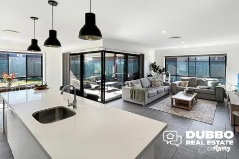 Property photo of 11 Waterfall Crescent Dubbo NSW 2830