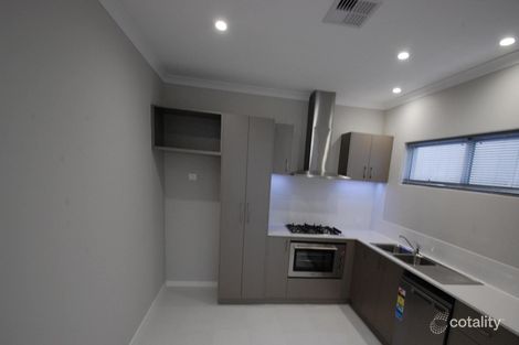 2/25c Davies Cres, Kardinya, WA 6163