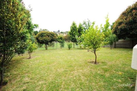 Property photo of 17 Sydney Parkinson Avenue Endeavour Hills VIC 3802