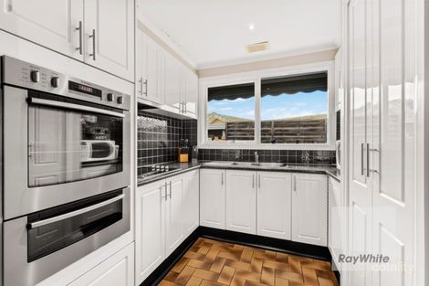 Property photo of 2 Madigan Crescent Mill Park VIC 3082