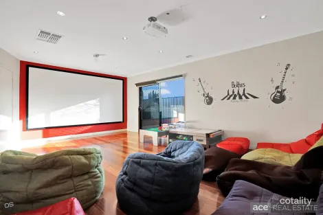 Property photo of 14 Scotney Crescent Derrimut VIC 3026