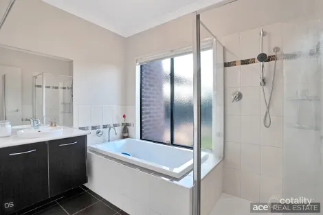 Property photo of 14 Scotney Crescent Derrimut VIC 3026