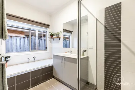 Property photo of 16 Bower Way Doreen VIC 3754