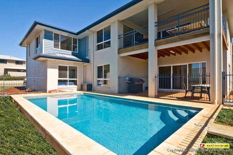 95 Habitat Dr, Redland Bay, QLD 4165