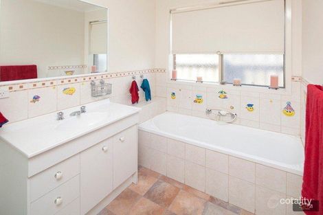 Property photo of 23 Osborn Grove Pakenham VIC 3810