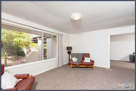 Property photo of 9 Kinleyside Crescent Weetangera ACT 2614