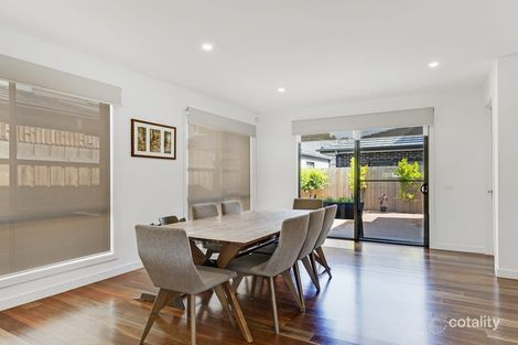 Property photo of 1/114 Kennington Park Drive Endeavour Hills VIC 3802