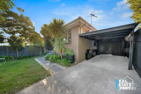 Property photo of 2/4 Philip Road Hallam VIC 3803