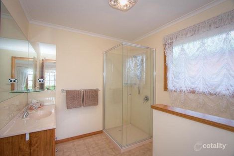 Property photo of 2 Comic Court New Gisborne VIC 3438