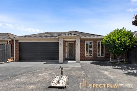 15 Penshurst Way, Cranbourne North, VIC 3977