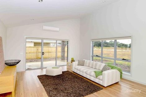 Property photo of 19 Half Moon Crescent Indented Head VIC 3223