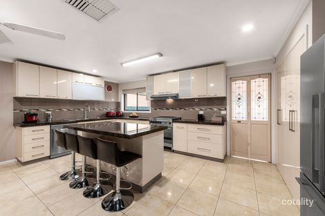 Property photo of 2 Carbon Crescent Mill Park VIC 3082