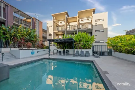 38 Brougham St, Fairfield, QLD 4103