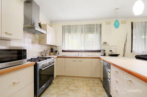 Property photo of 8 Aquila Crescent Endeavour Hills VIC 3802