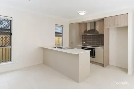 18 Mount Greville Way, Park Ridge, QLD 4125