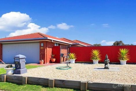 18 Pine Hill Ct, Cranbourne North, VIC 3977