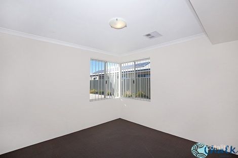 Property photo of 7 Bottlenose Circuit Waikiki WA 6169