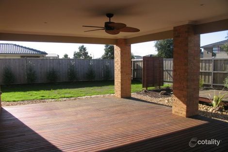 Property photo of 2 Lia Amie Place Berwick VIC 3806