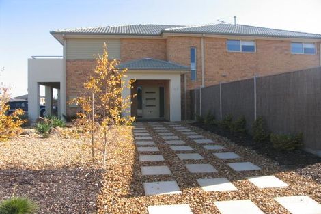 Property photo of 2 Lia Amie Place Berwick VIC 3806
