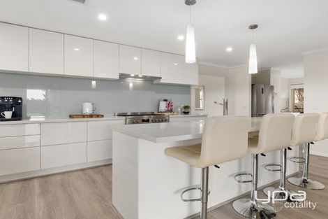 Property photo of 21 Ridgeway Melton West VIC 3337