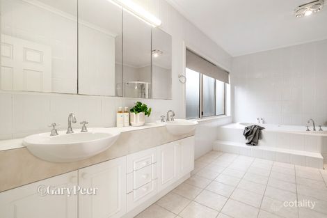 Property photo of 18 Foster Avenue Glen Huntly VIC 3163