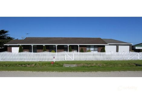 44 Ellen Ave, Seaspray, VIC 3851