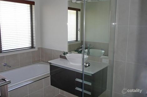 Property photo of 4 Grandview Place Oxley QLD 4075