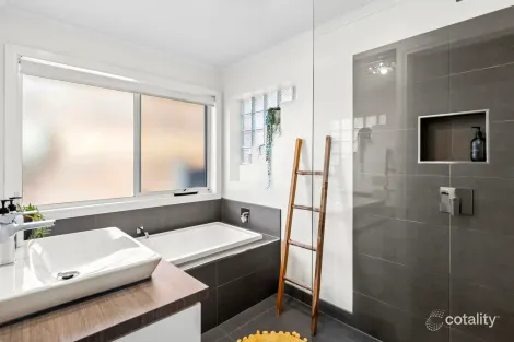 Property photo of 4 Townview Court Leopold VIC 3224