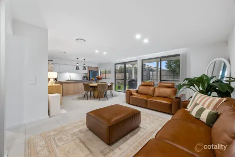 Property photo of 37 Ballandean Boulevard Gledswood Hills NSW 2557