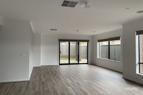 Property photo of 63 Featherwood Crescent Craigieburn VIC 3064