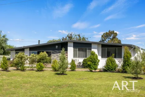 4 Beverley Tce, South Guildford, WA 6055