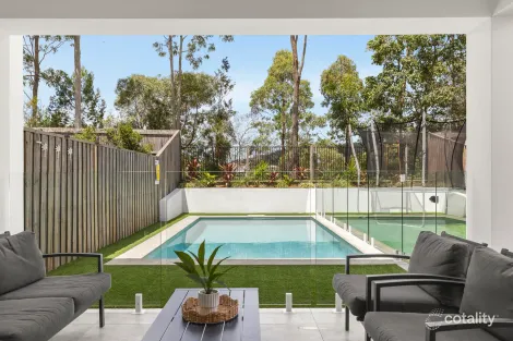 2/22 Carmen Ct, Oxenford, QLD 4210