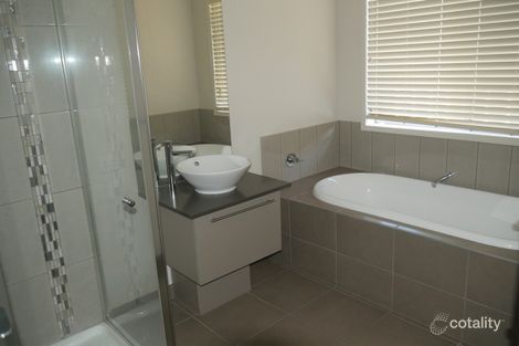 Property photo of 34 Brambuck Avenue Kialla VIC 3631
