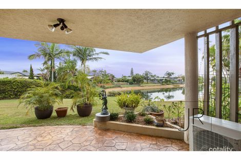 2/2 Dunlop Ct, Mermaid Waters, QLD 4218