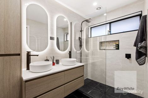 Property photo of 2 Madigan Crescent Mill Park VIC 3082