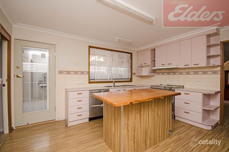 Property photo of 2 Mayfair Drive West Wodonga VIC 3690