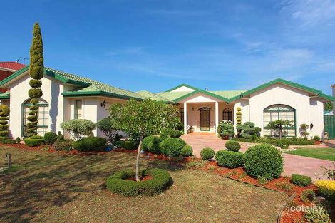 64 Royal Cres, Hillside, VIC 3037