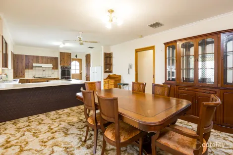 Property photo of 11 Kurrajong Street Red Cliffs VIC 3496