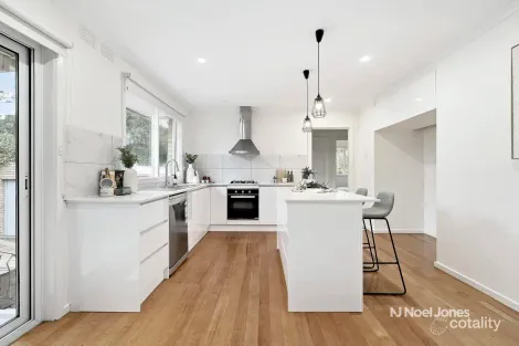 43 Bronhill Rd, Ringwood East, VIC 3135