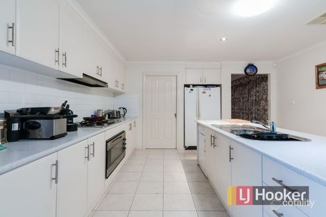 Property photo of 5 Howe Way Cranbourne East VIC 3977