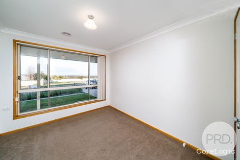 Property photo of 32 Franklin Drive Estella NSW 2650