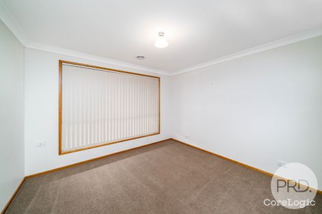 Property photo of 32 Franklin Drive Estella NSW 2650