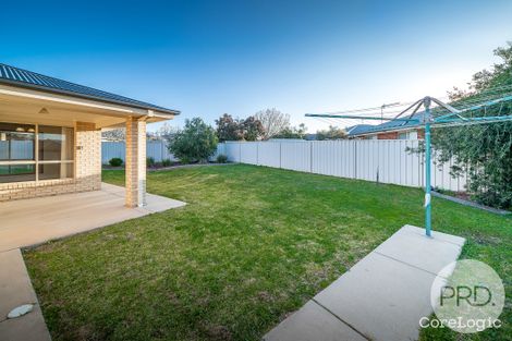 Property photo of 32 Franklin Drive Estella NSW 2650