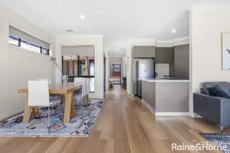 Property photo of 2/76 Greenhills Drive Kurunjang VIC 3337