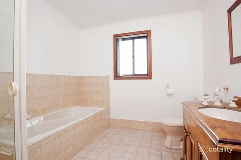 Property photo of 38 Quinvale Road Hallett Cove SA 5158