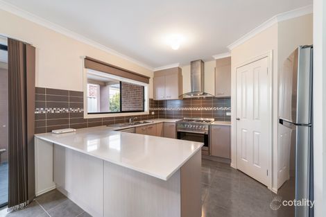 Property photo of 8 Ridgegreen View Caroline Springs VIC 3023