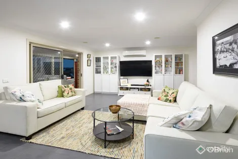 Property photo of 34 Kensington Square Drouin VIC 3818