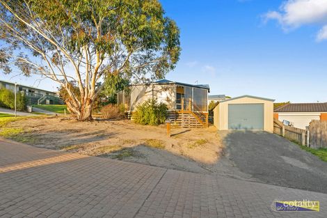 Property photo of 1 Banksia Court Lakes Entrance VIC 3909